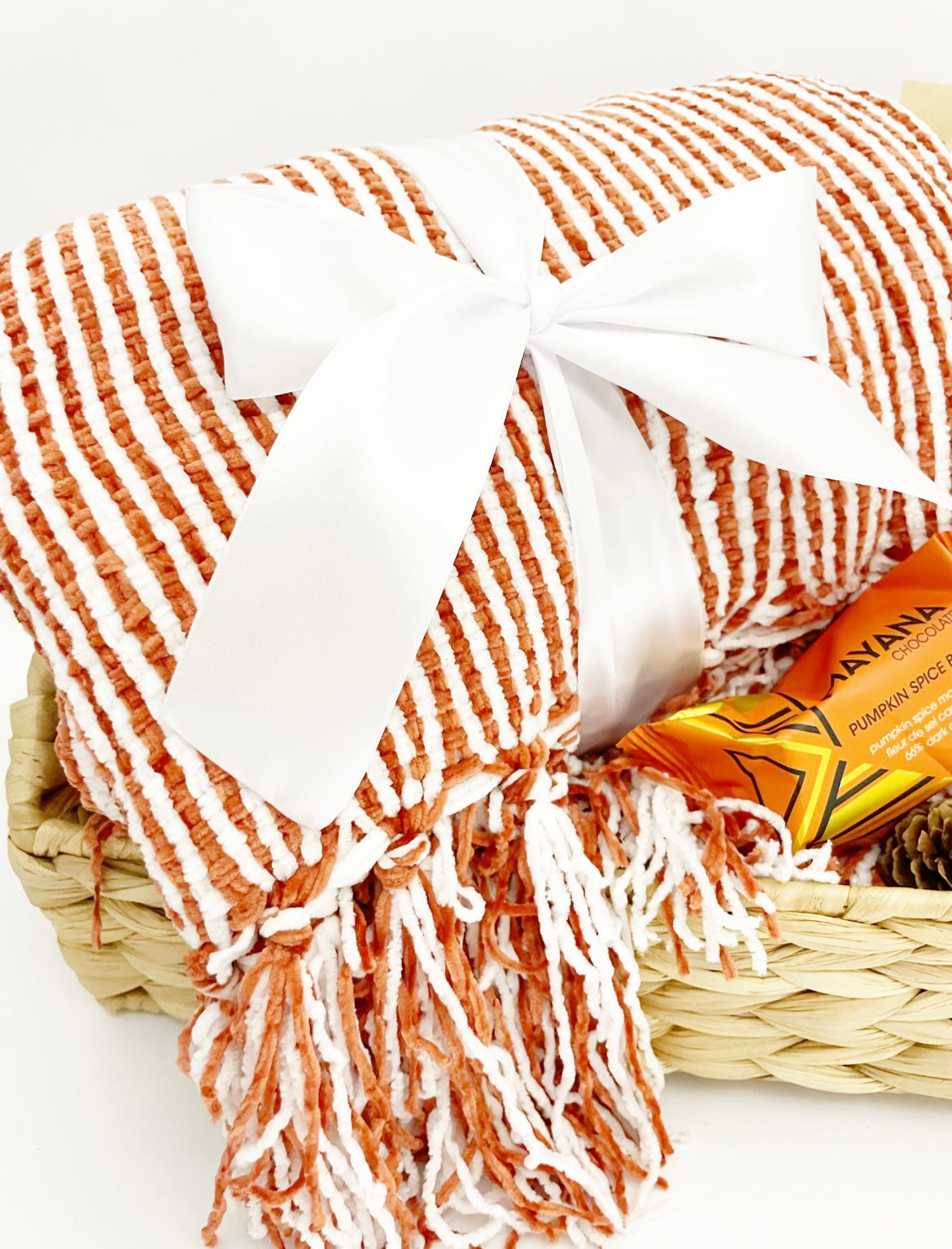 Pumpkin-Themed Fall Gift Basket – Cozy Autumn Essentials