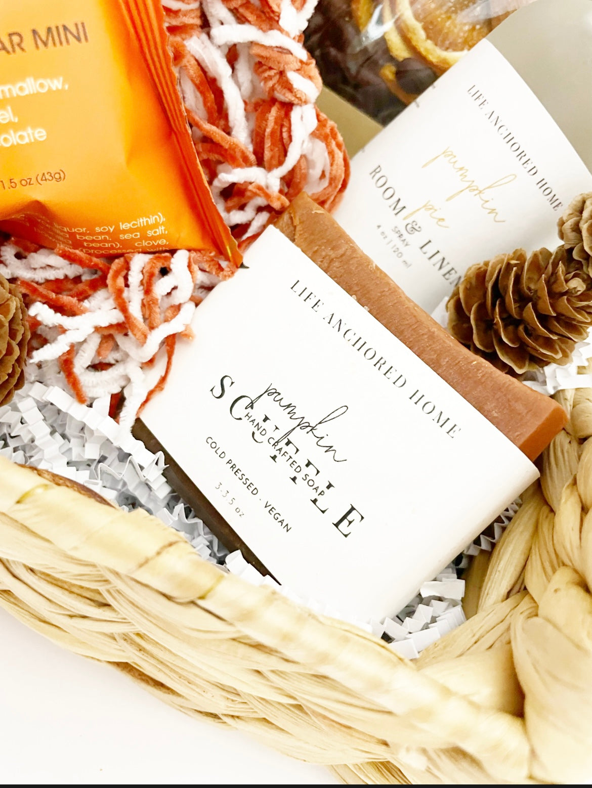Pumpkin-Themed Fall Gift Basket – Cozy Autumn Essentials